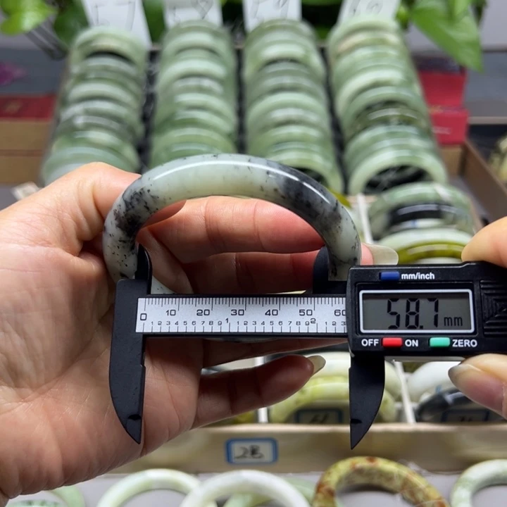 蛇纹石玉未镶嵌手镯55