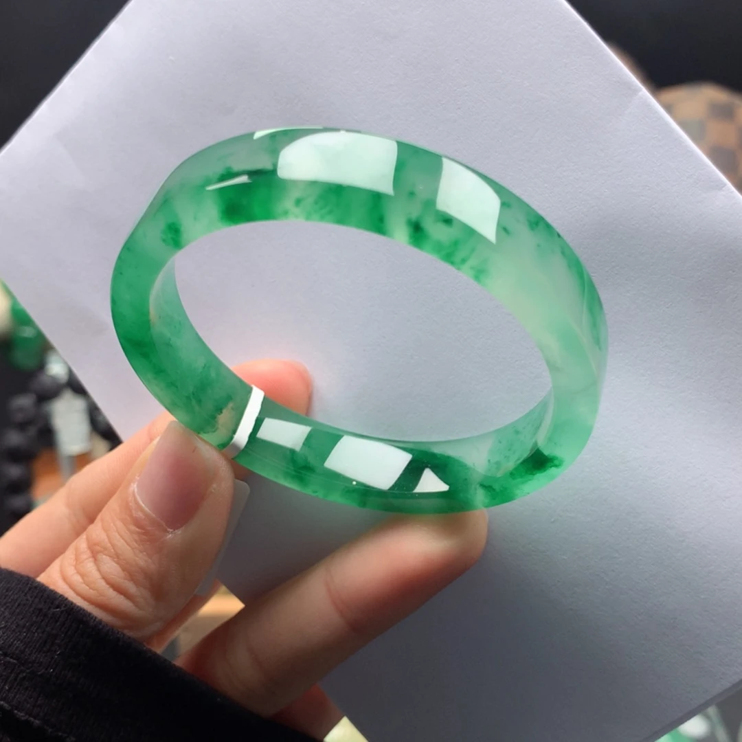 【闪购商品】未镶嵌手镯石英质玉