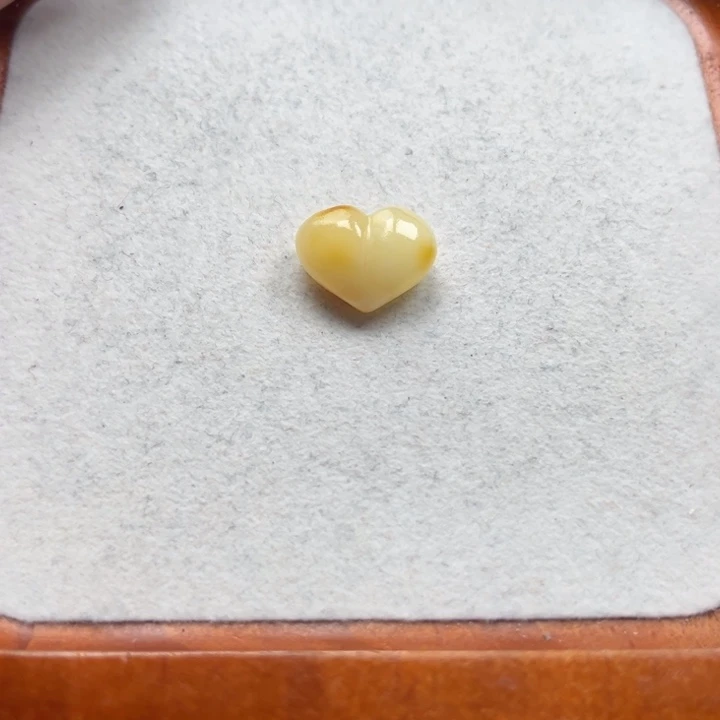 琥珀未镶嵌珠宝奇石M196号白蜡屁桃