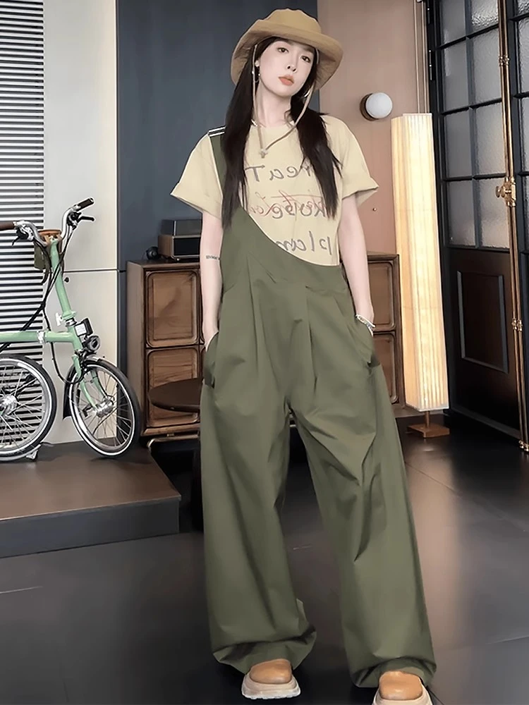 春季高知穿搭小洋装轻奢高级炸街减龄印花T恤军绿色背带裤套装女