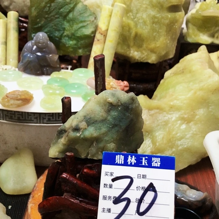 未镶嵌蛇纹石玉珠宝奇石