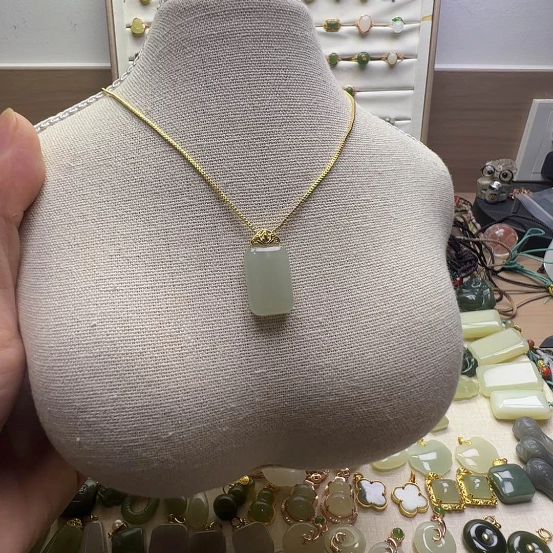 和田玉银S925镶嵌吊坠(赠链)