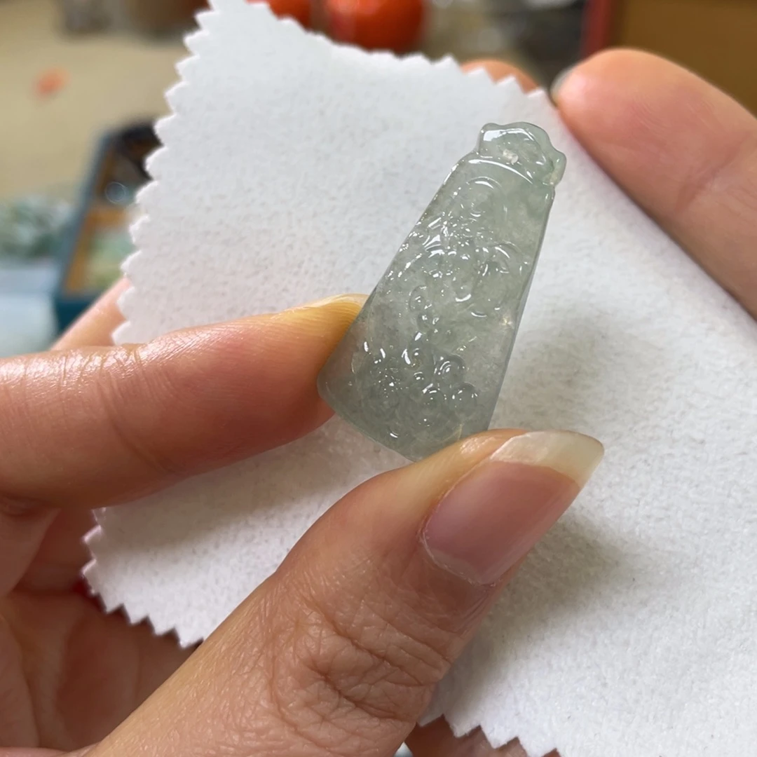 翡翠未镶嵌颈饰貔貅