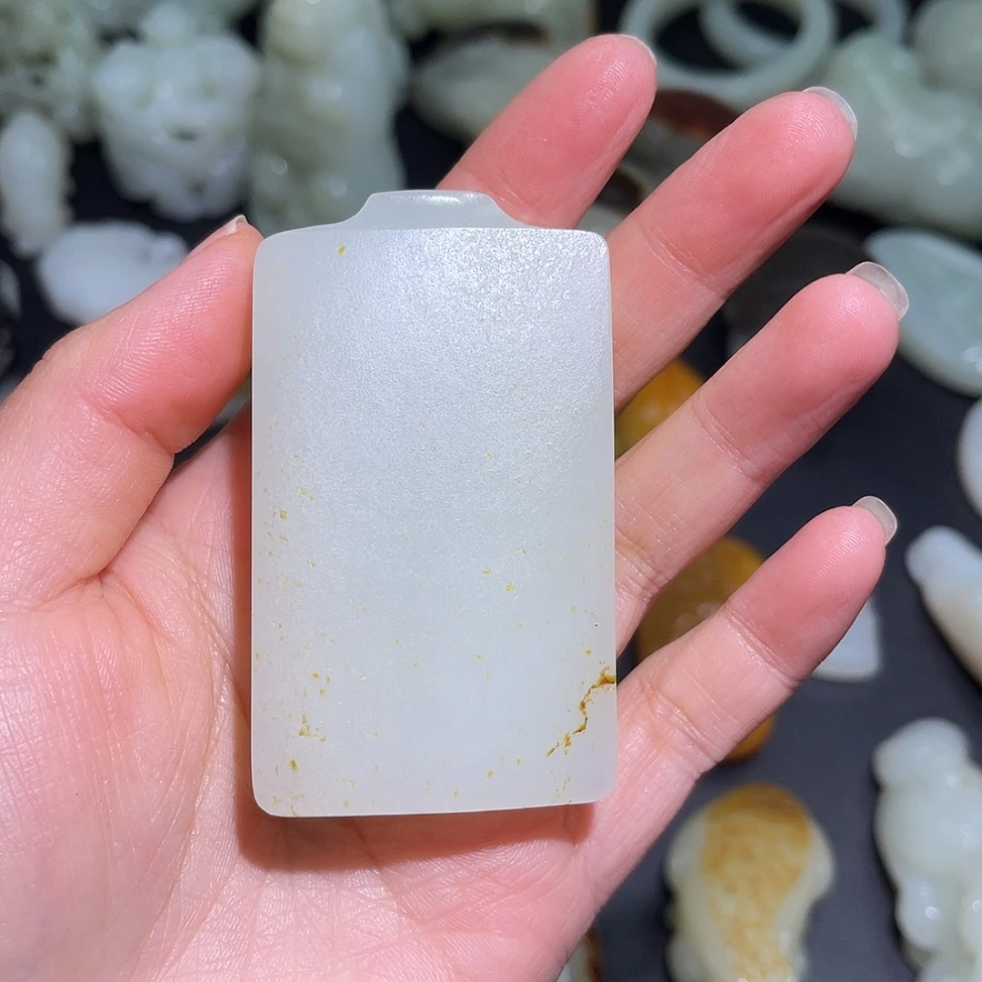 王***涵和田玉未镶嵌挂件