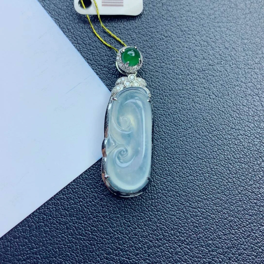 翡翠颈饰未镶嵌如意