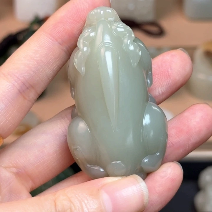 和田玉挂件未镶嵌且末老料84克