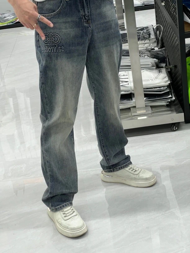 2025夏季新款男士字母压胶弹力牛仔裤7750