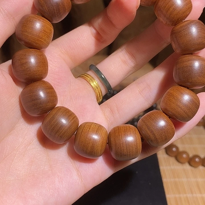 初***顾檀香木老山檀香1.51.6奶