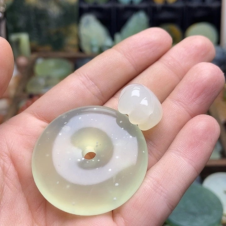 蛇纹石玉挂件足银镀金镶嵌一**达