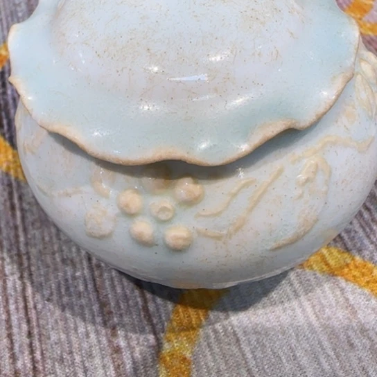 摆件小*?湖田荷叶盖罐