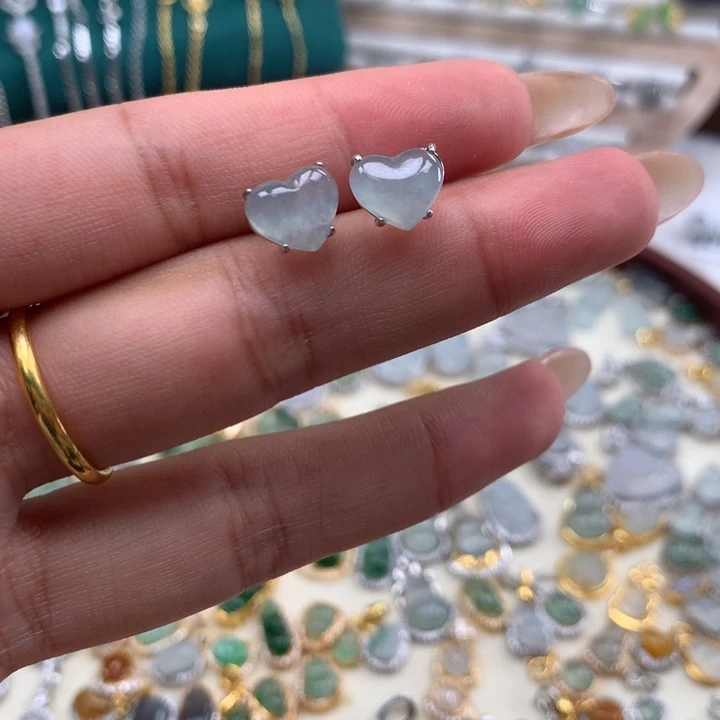 颈饰银S925镶嵌翡翠爱心耳钉