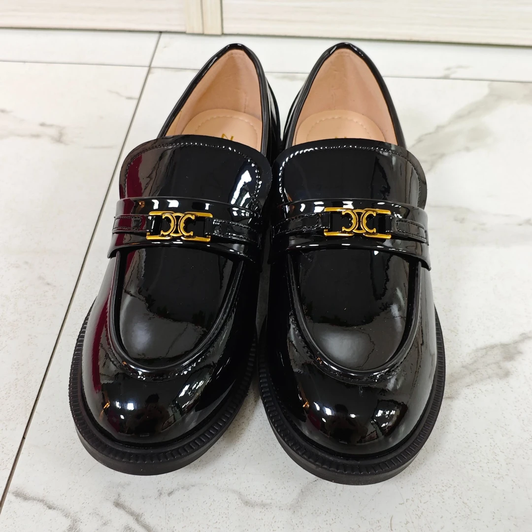 胖妹妹黑色小皮鞋女英伦风厚底宽胖脚方头内增高乐福鞋懒人一脚蹬