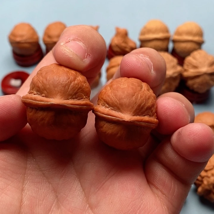 文玩核桃把件铁皮官帽