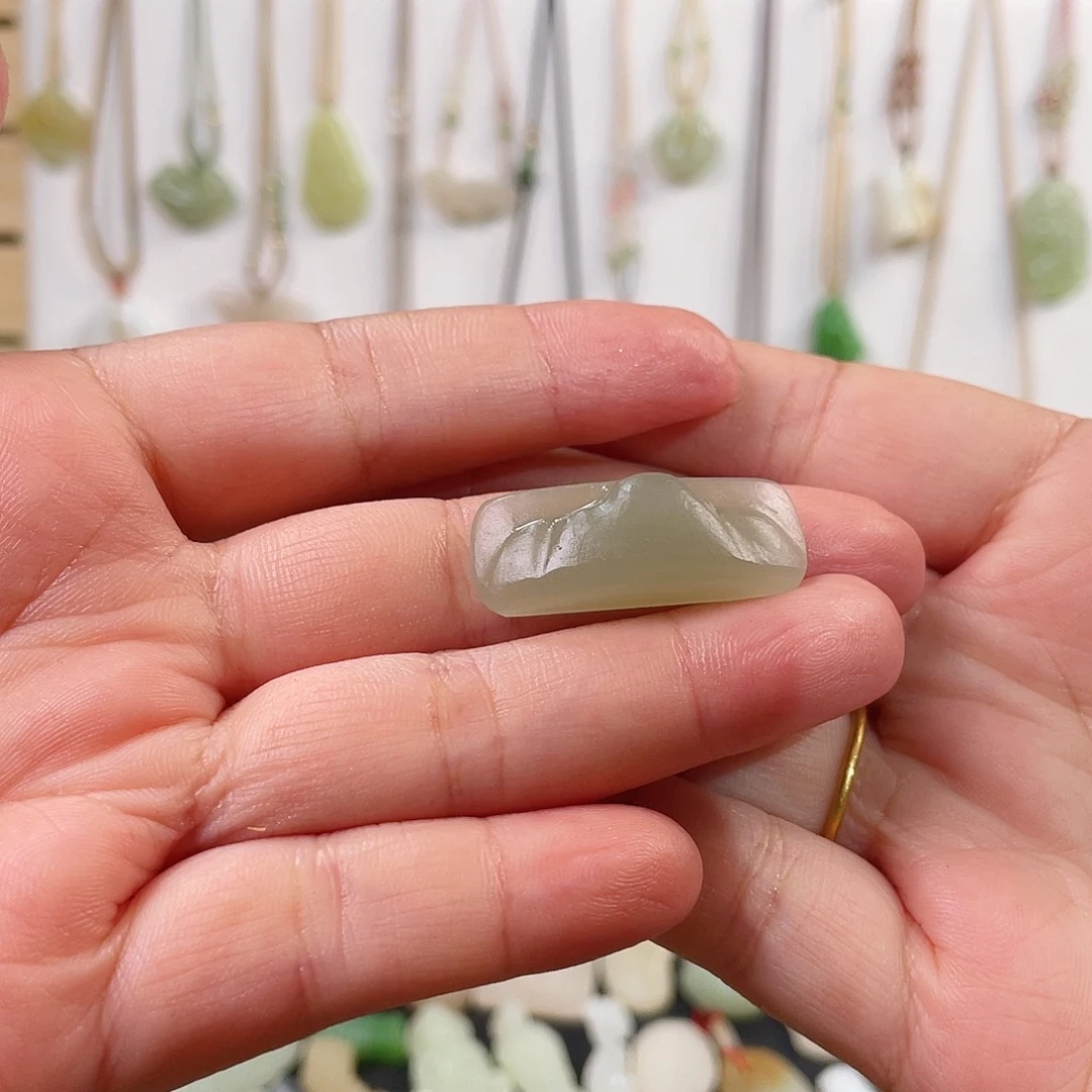 如***愿和田玉未镶嵌颈饰