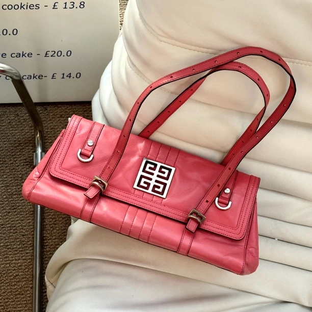 95新 Givenchy/纪梵希 西柚色翻盖腋下包