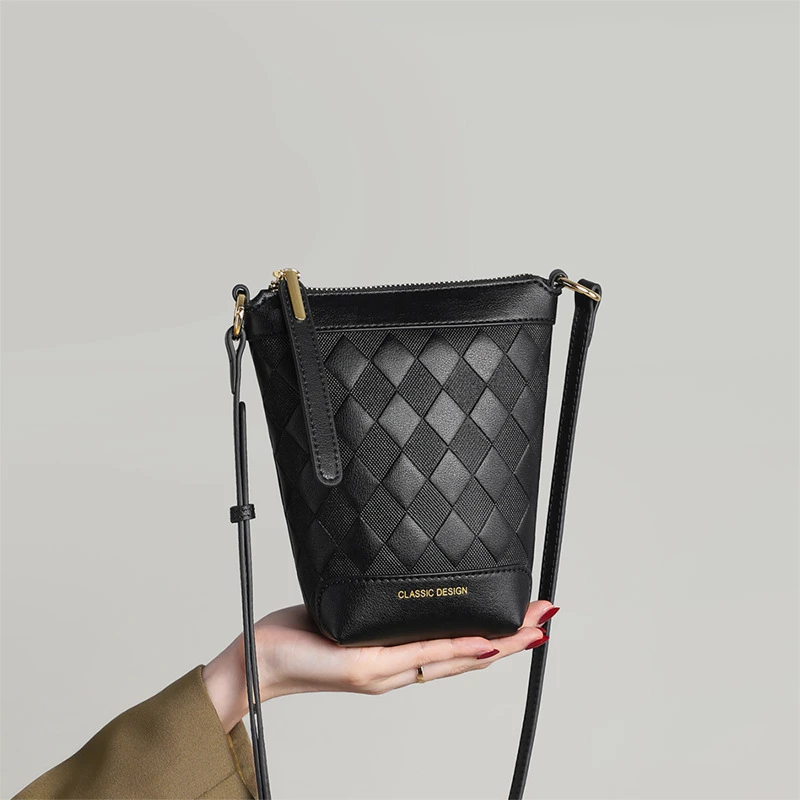 纪诗哲包包女士2025秋冬新款时尚轻奢百搭斜挎小包高级感手机包女