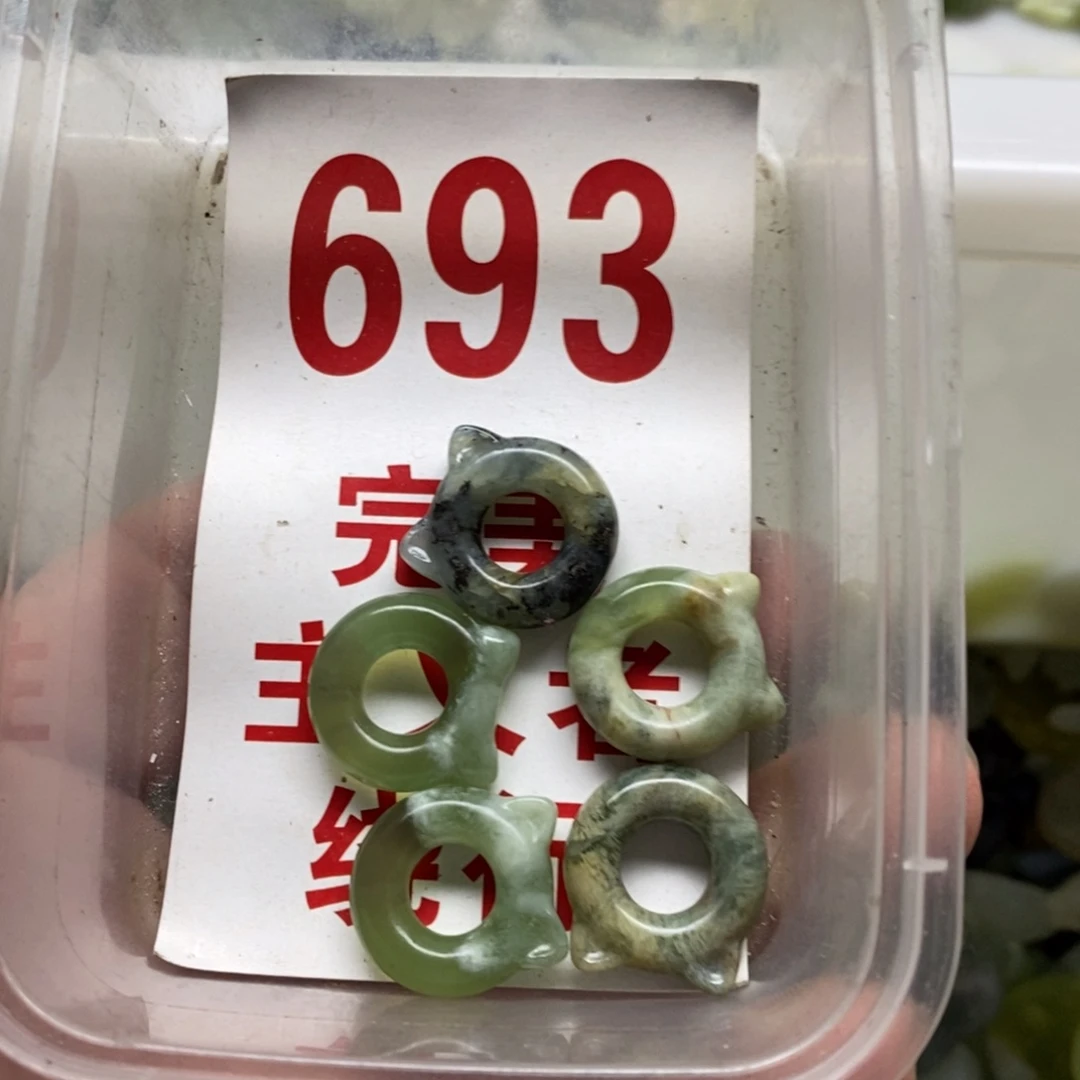 蛇纹石玉挂坠未镶嵌