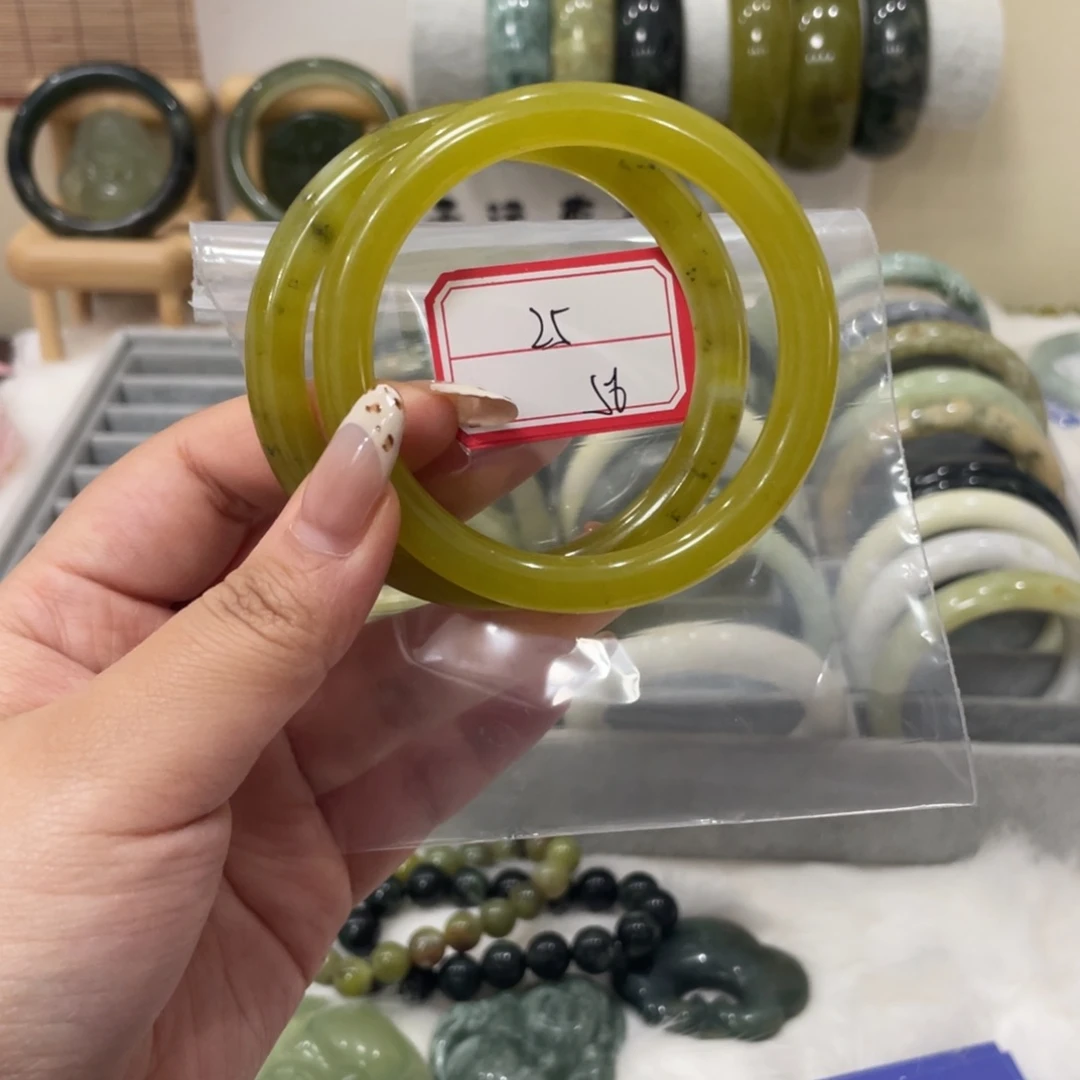 蛇纹石玉手镯未镶嵌