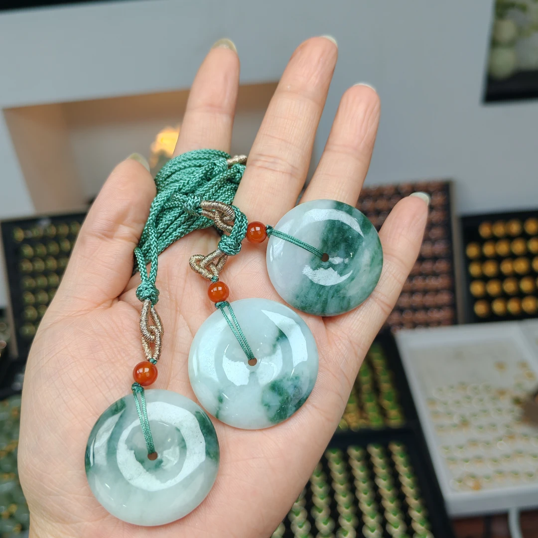 翡翠上品精美飘花平安扣挂件绳子款（随机发货其中一个）