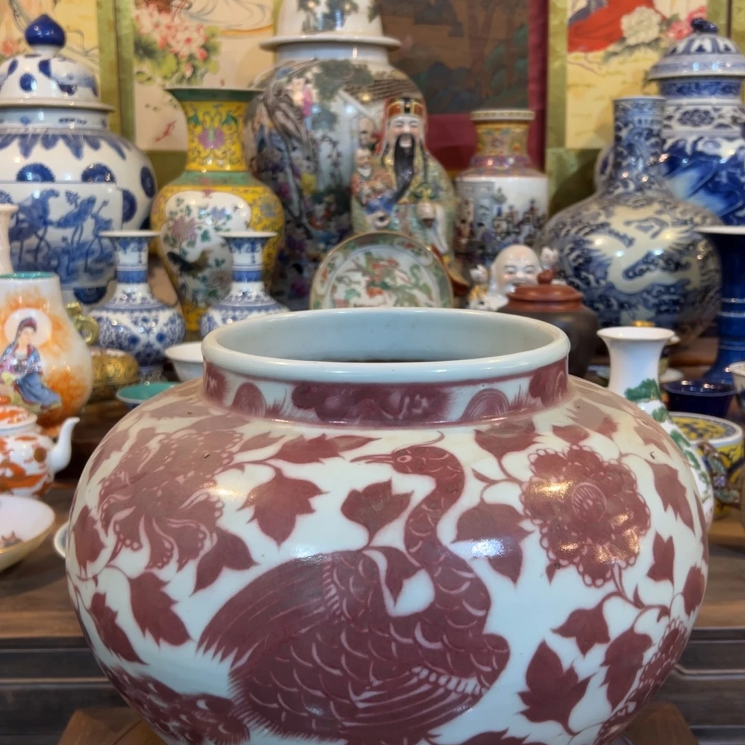 摆件釉里红缠枝连仙鹤罐