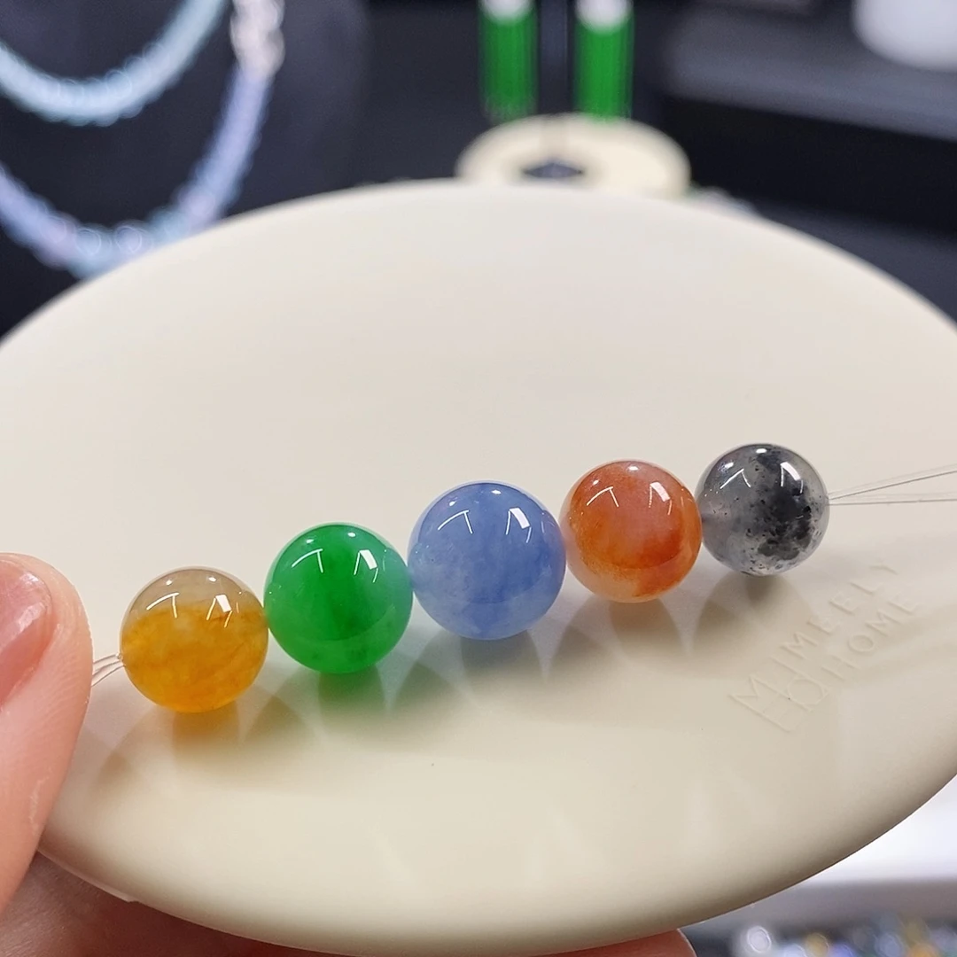 翡翠挂件未镶嵌一组珠珠