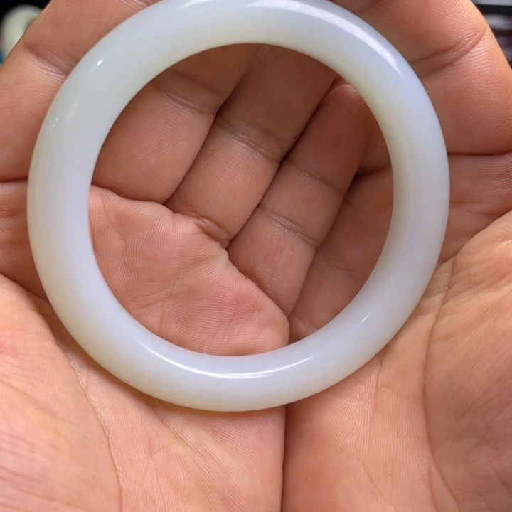 【闪购商品】未镶嵌手镯和田玉