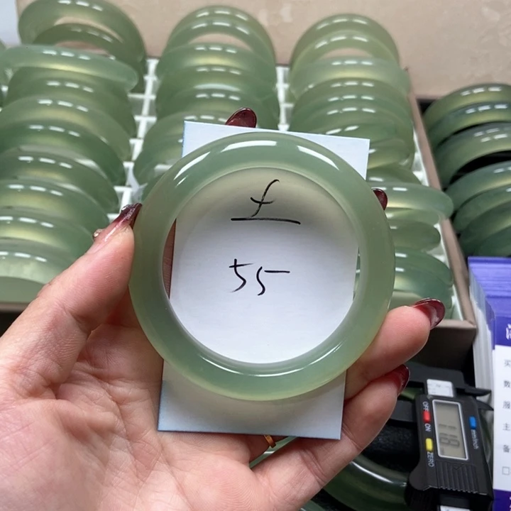 蛇纹石玉手镯未镶嵌小**雷