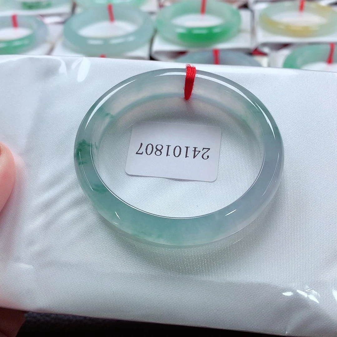 翡翠手镯（贵妃镯）未镶嵌