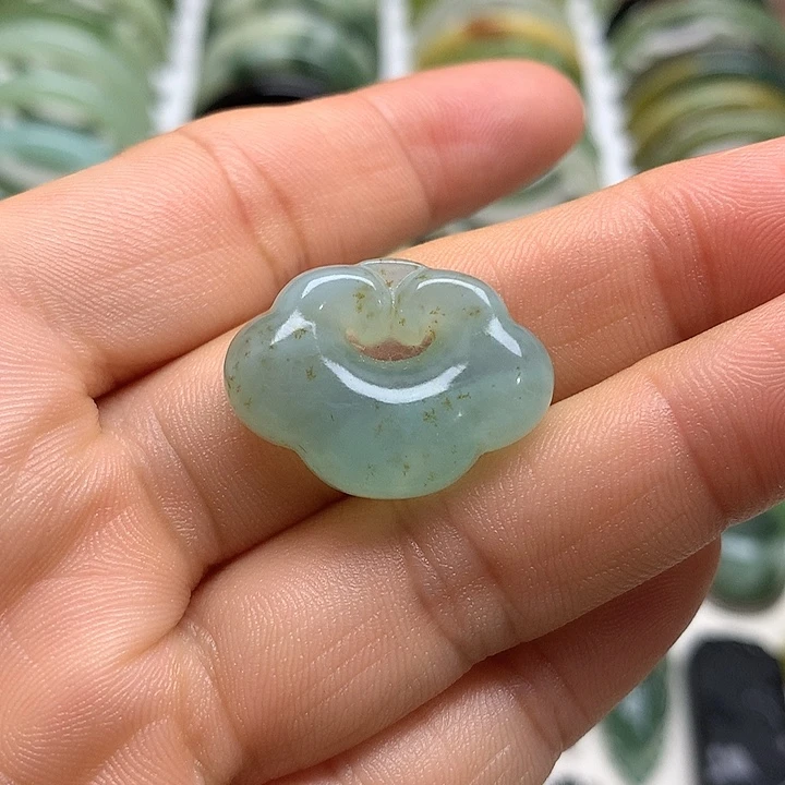 蛇纹石玉未镶嵌挂件