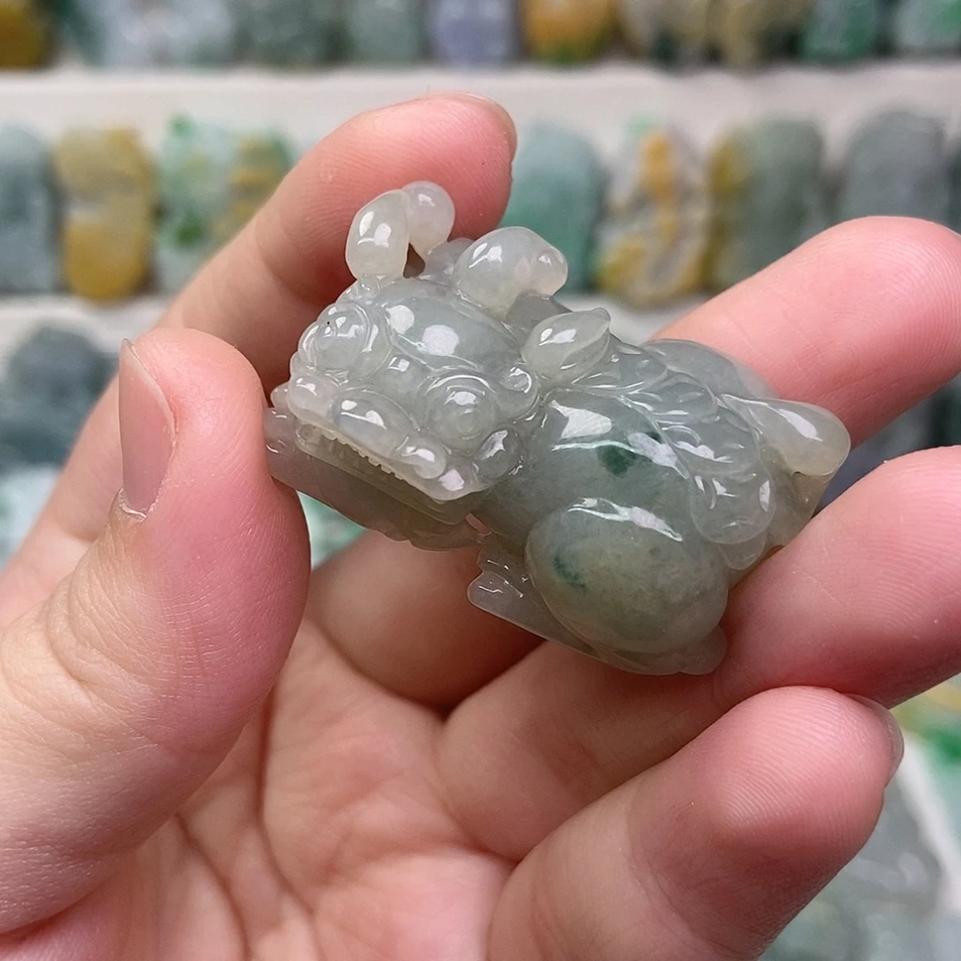 翡翠未镶嵌吊坠(赠链)