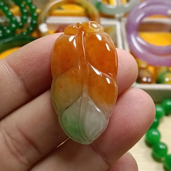 翡翠颈饰未镶嵌翡翠