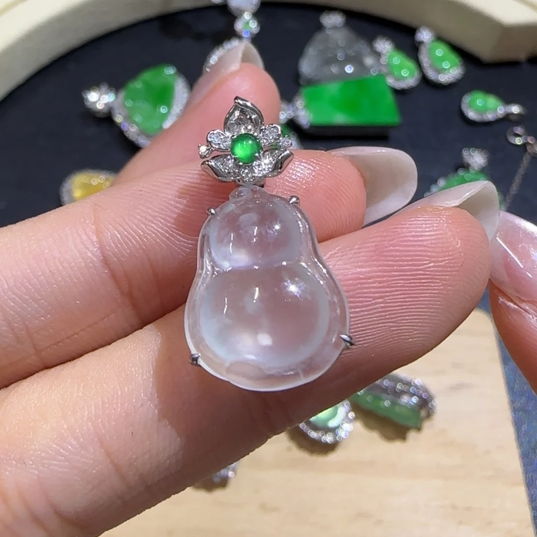 翡翠18K金镶嵌颈饰精品