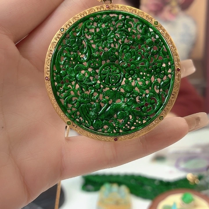 林***总翡翠18K金镶嵌颈饰翡翠