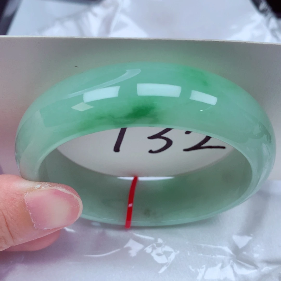 翡翠手镯未镶嵌翡翠