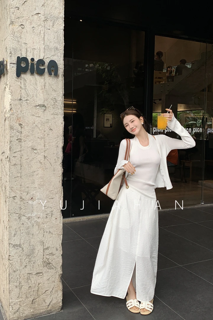 YUJIAHAN于佳含-极简风白色挂脖背心+开衫+立体半身裙