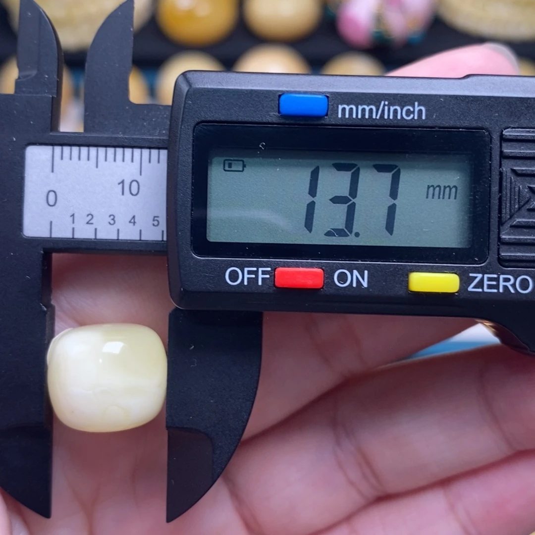 蜜蜡未镶嵌珠宝奇石