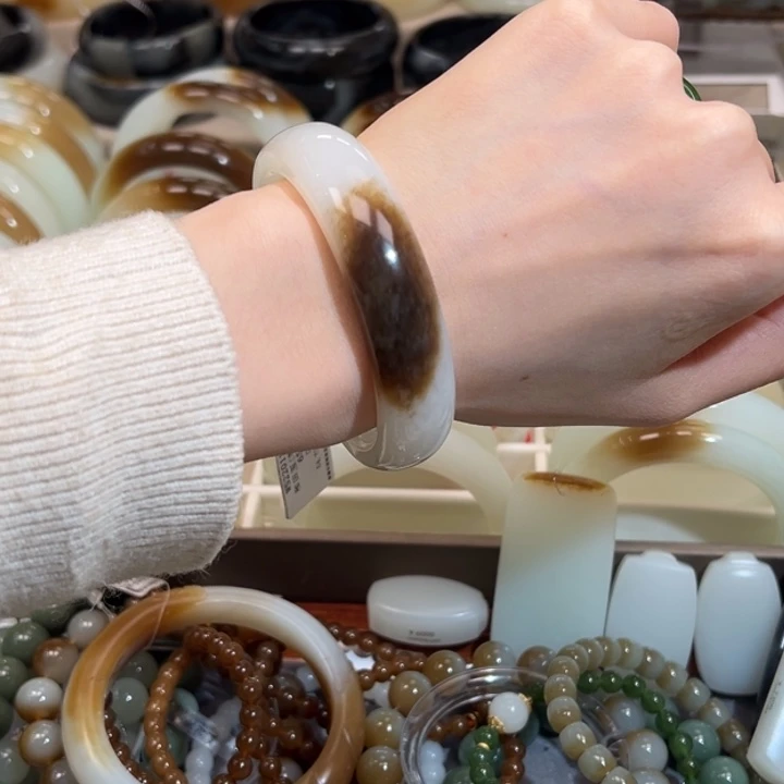 和田玉（糖玉）手镯未镶嵌