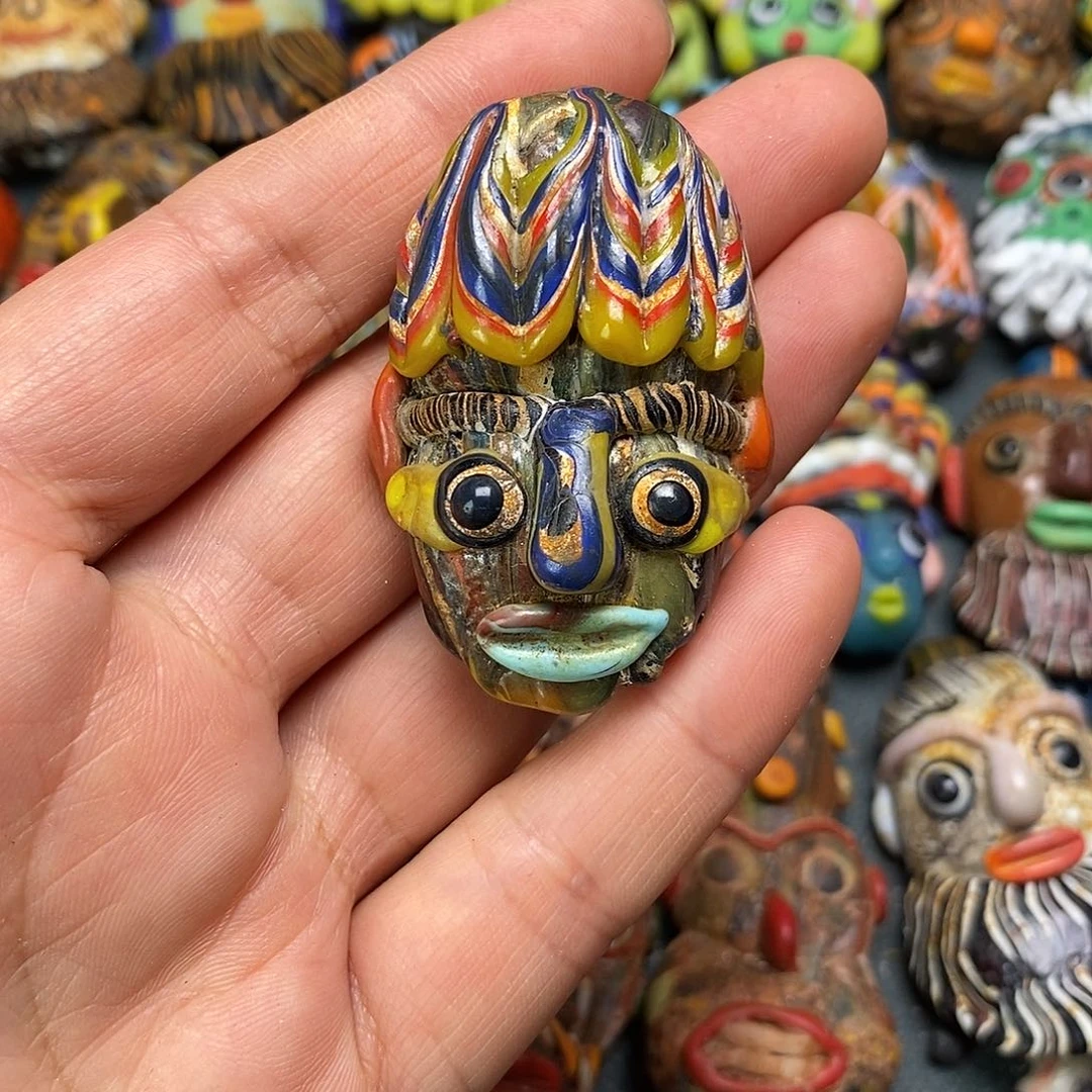 琉璃颈饰彩色老娃