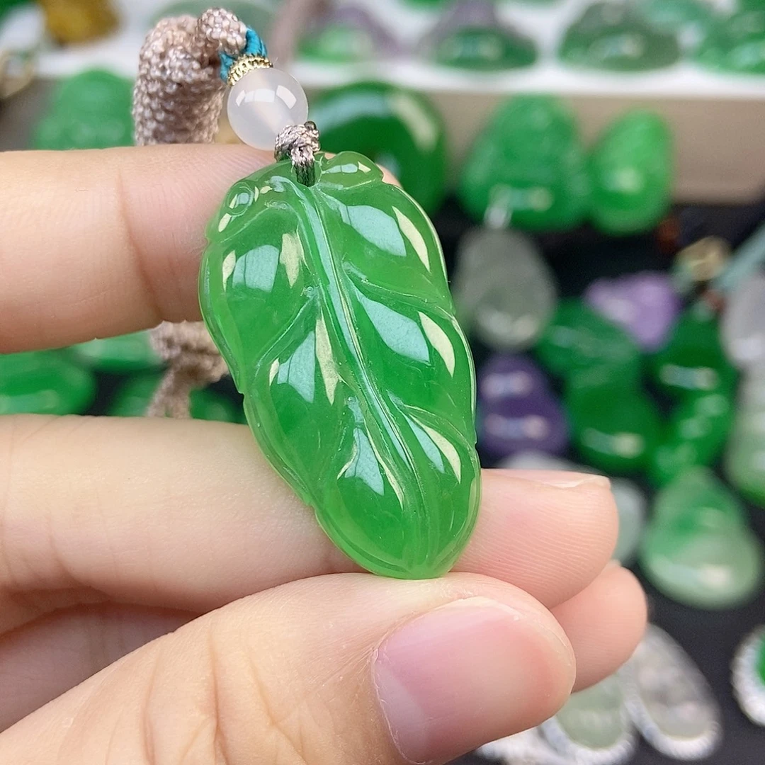 翡翠未镶嵌颈饰叶子