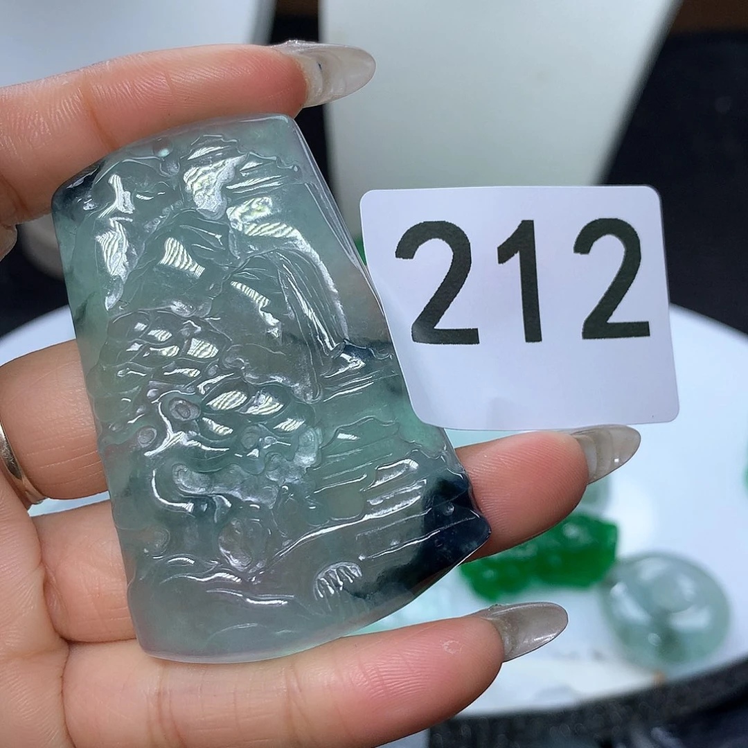 翡翠吊坠(赠链)未镶嵌