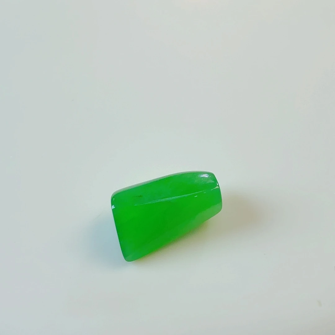 翡翠裸石满绿随行