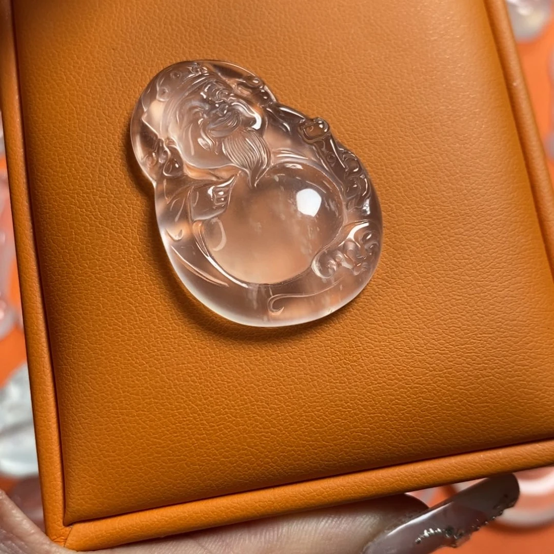 石英质玉颈饰未镶嵌超****姐