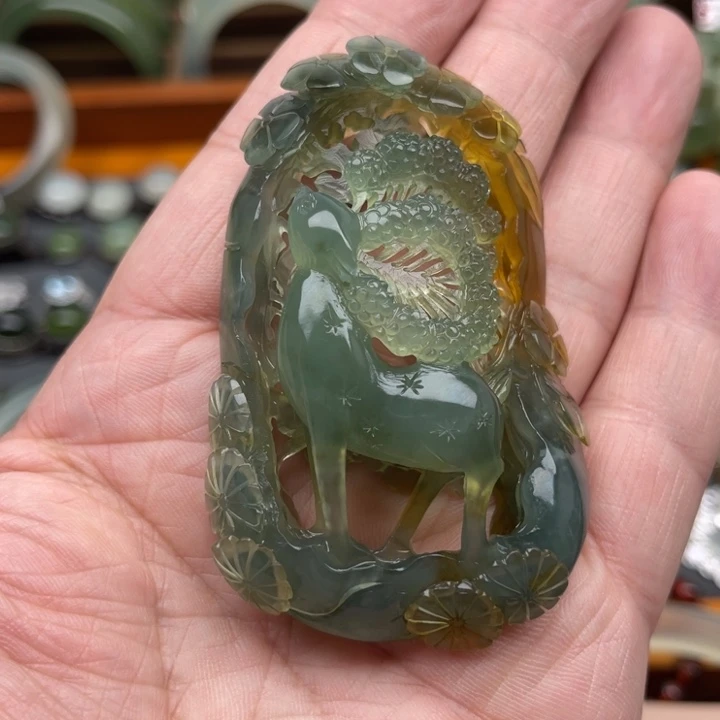 蛇纹石玉吊坠未镶嵌