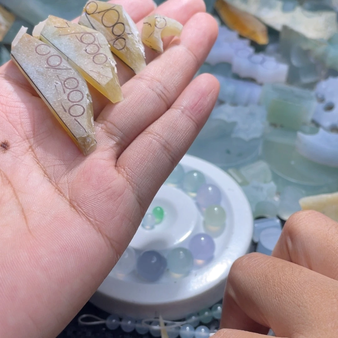 肖***子定制翡翠未镶嵌翡翠