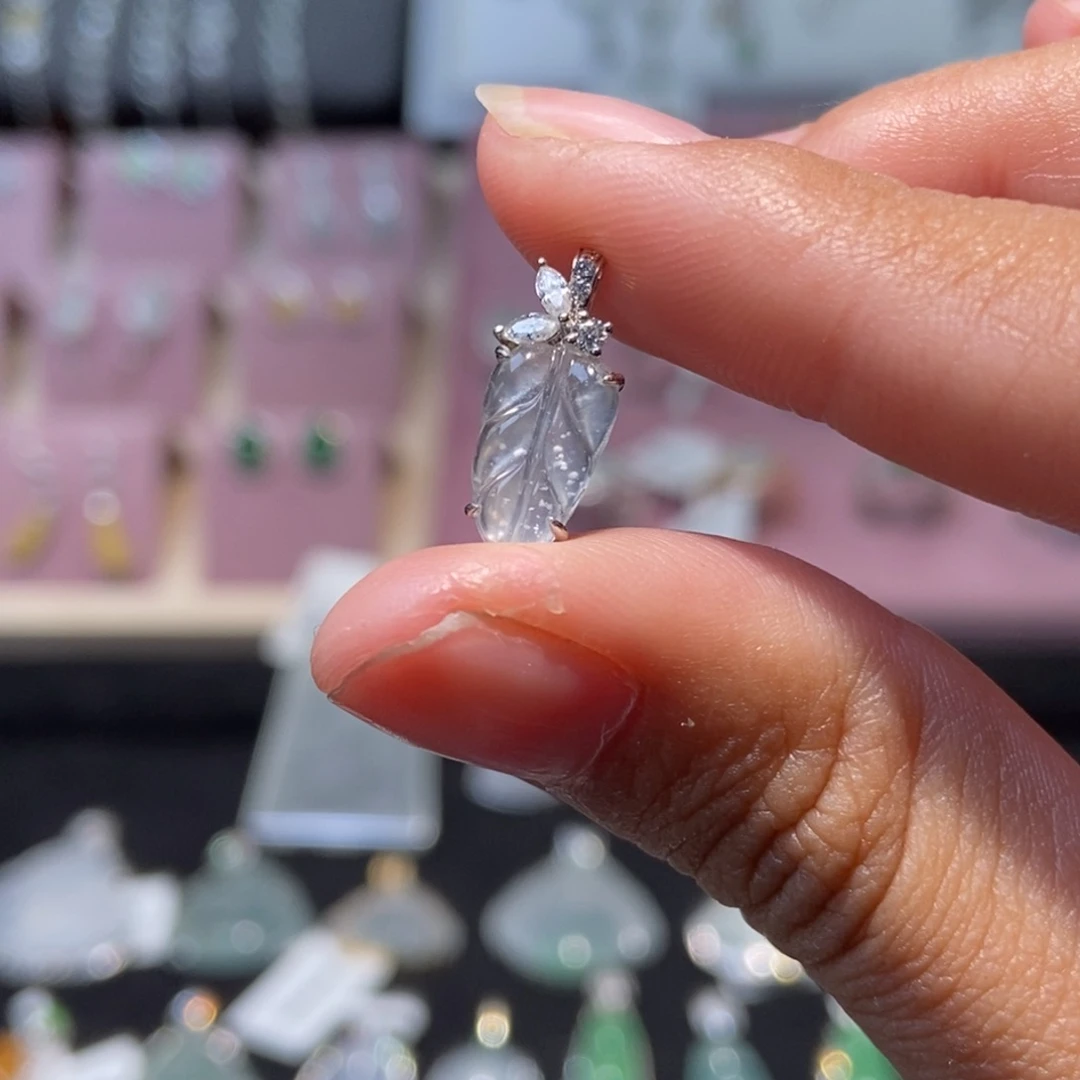 翡翠18K金镶嵌颈饰纯天然缅甸翡翠A货叶子