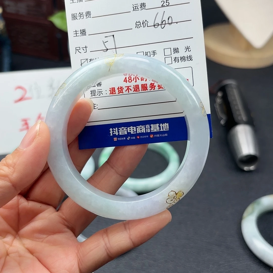 翡翠手镯未镶嵌翡翠手镯