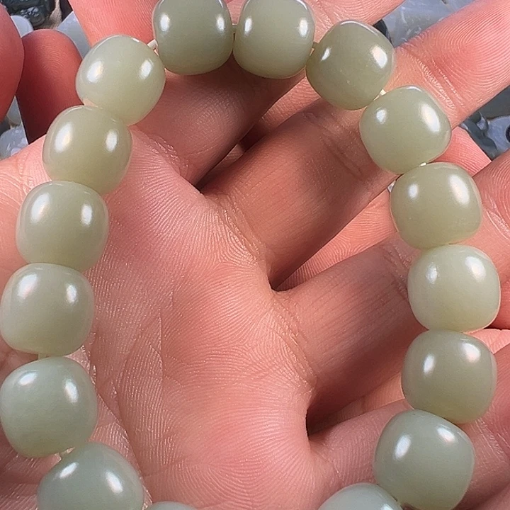 用***8和田玉未镶嵌颈饰