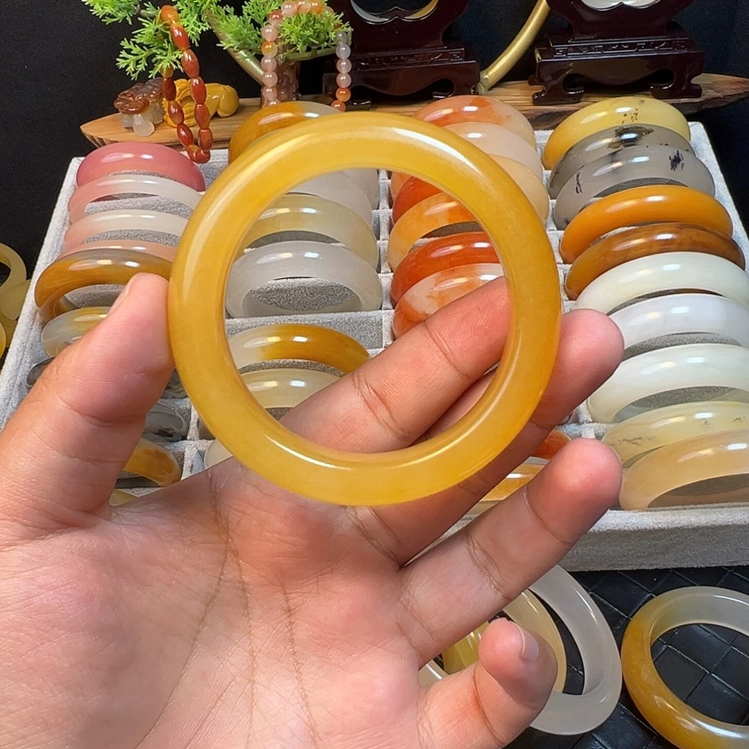 甘***片石英质玉（黄龙玉）未镶嵌手镯