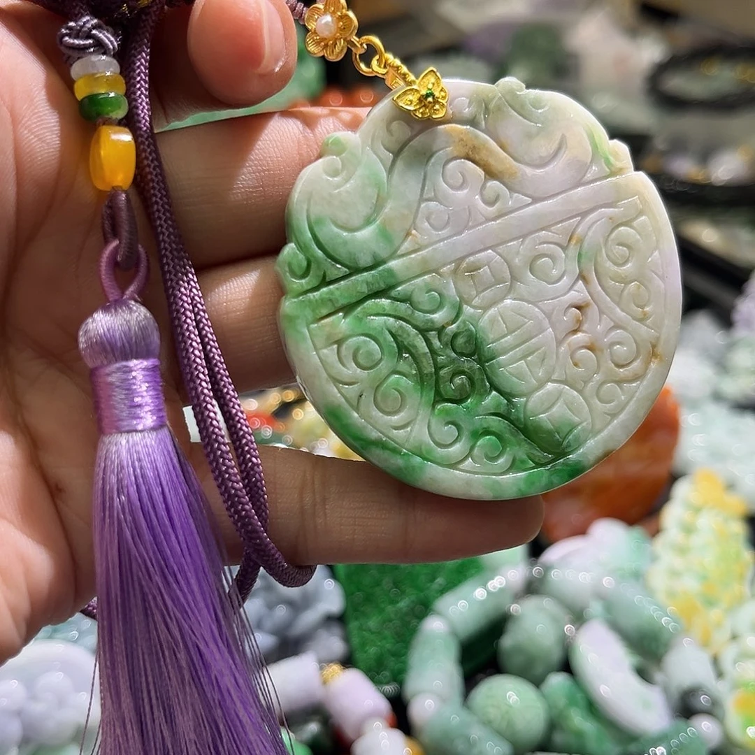 翡翠未镶嵌颈饰待编织