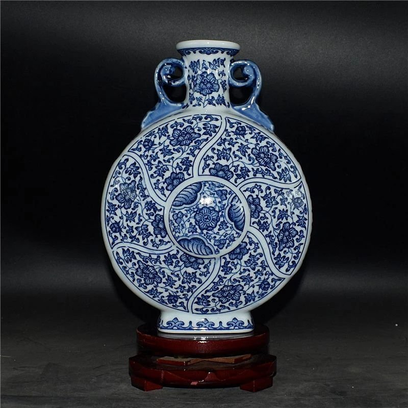 经典青花缠枝莲纹抱月瓶 中式复古陶瓷客厅摆件 传统工艺收藏品